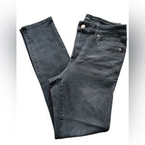 Express Woman’s Black Skinny Midrise Ultra Hyper Stretch Size Medium‎ REG 6/7/8